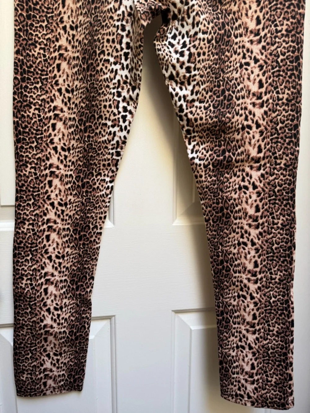 Y Jessi New York Leopard Animal Print Tan Black White Pant Legging size jr Large